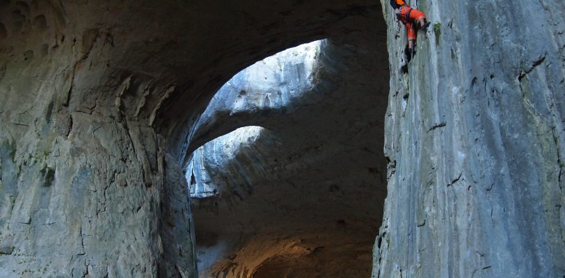 Grotte Prohodna, Karlukovo