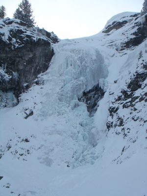 The frozen waterfall of Skakavitsa